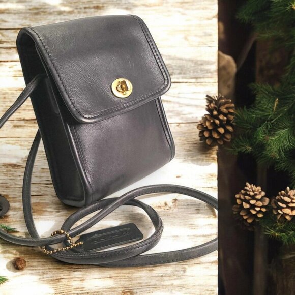 Vintage COACH Scooter Crossbody Bag in black - Picture 2 of 14